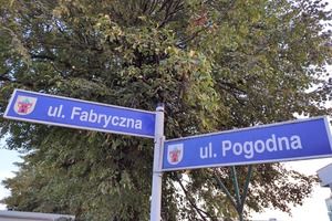 Tablice informacyjne z nazwami ulic Fabrycznej i Pogodnej (photo)